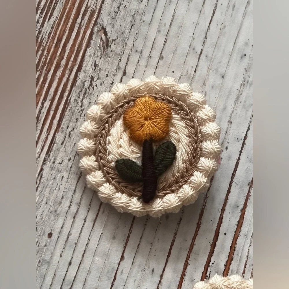 Beautiful Vintage inspired flowers embroidered kids Hair Clips NWT